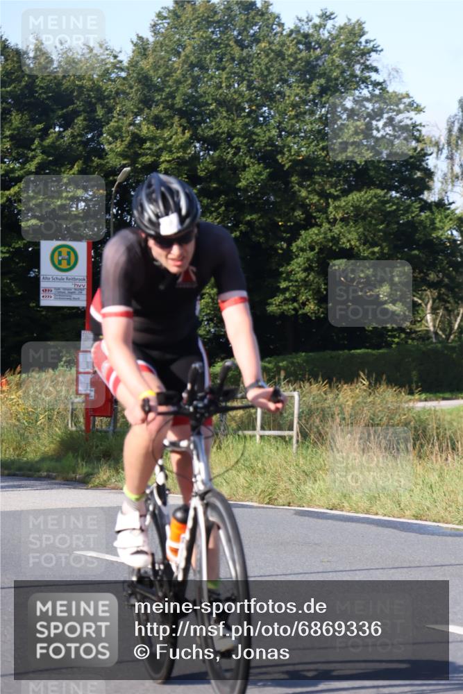 25.08.2024 - Elbe Triathlon Hamburg Fuchs,  Jonas http://msf.ph/oto/6869336 25.08.2024 09:32:15 Radfahren 59, 73, 99, 339, 107 meine-sportfotos.de