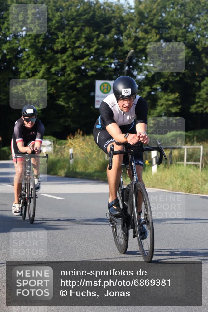 25.08.2024 - Elbe Triathlon Hamburg Fuchs,  Jonas http://msf.ph/oto/6869381 25.08.2024 09:32:21 Radfahren 59, 73, 99, 339, 107, 366 meine-sportfotos.de