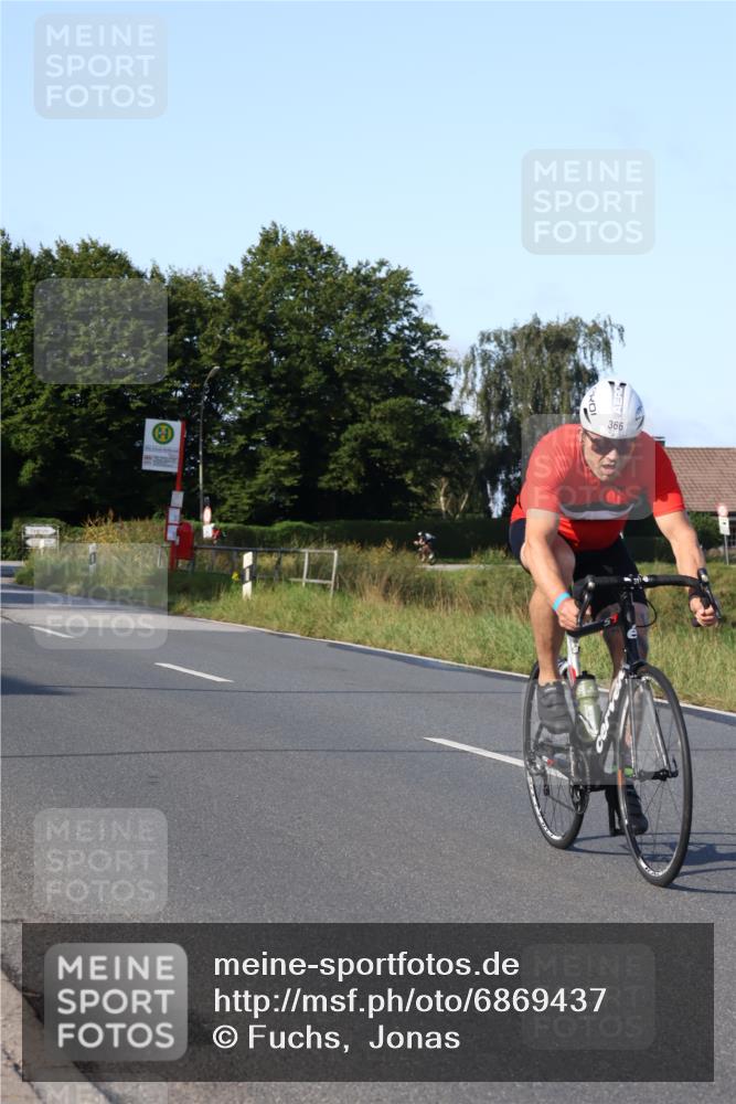 25.08.2024 - Elbe Triathlon Hamburg Fuchs,  Jonas http://msf.ph/oto/6869437 25.08.2024 09:32:25 Radfahren 339, 107, 366, 127 meine-sportfotos.de