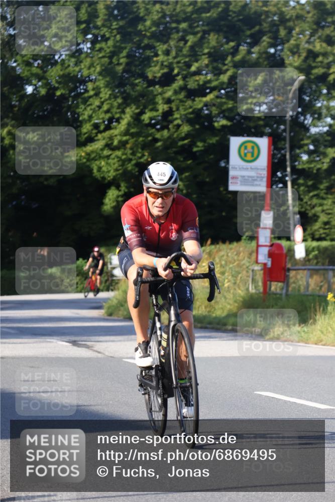 25.08.2024 - Elbe Triathlon Hamburg Fuchs,  Jonas http://msf.ph/oto/6869495 25.08.2024 09:32:35 Radfahren 127, 118, 164, 445 meine-sportfotos.de