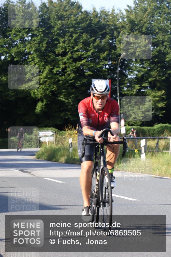 25.08.2024 - Elbe Triathlon Hamburg Fuchs,  Jonas http://msf.ph/oto/6869505 25.08.2024 09:32:35 Radfahren 127, 118, 164, 445 meine-sportfotos.de