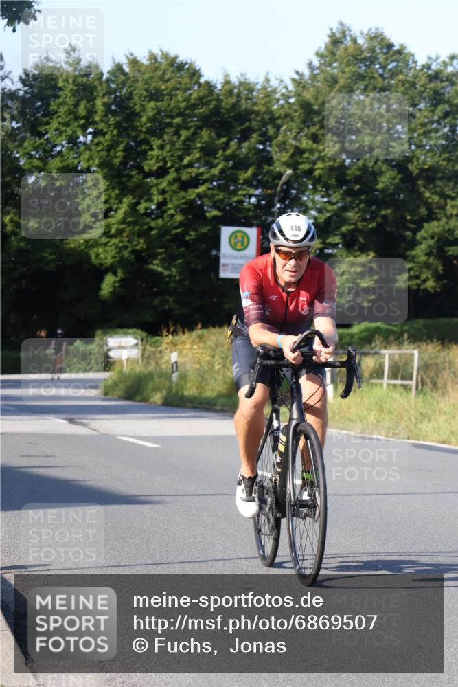 25.08.2024 - Elbe Triathlon Hamburg Fuchs,  Jonas http://msf.ph/oto/6869507 25.08.2024 09:32:35 Radfahren 127, 118, 164, 445 meine-sportfotos.de