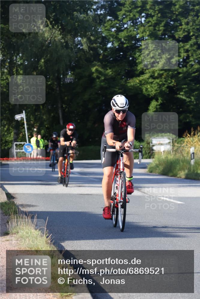 25.08.2024 - Elbe Triathlon Hamburg Fuchs,  Jonas http://msf.ph/oto/6869521 25.08.2024 09:32:40 Radfahren 118, 164, 445, 441, 177 meine-sportfotos.de