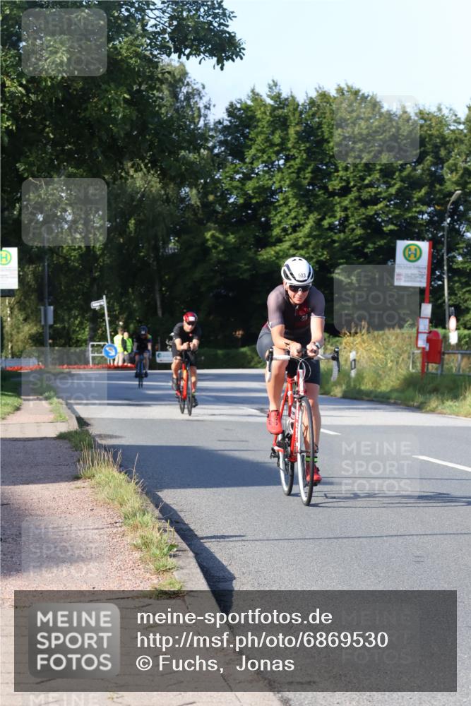 25.08.2024 - Elbe Triathlon Hamburg Fuchs,  Jonas http://msf.ph/oto/6869530 25.08.2024 09:32:40 Radfahren 118, 164, 445, 441, 177 meine-sportfotos.de