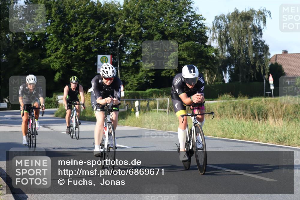 25.08.2024 - Elbe Triathlon Hamburg Fuchs,  Jonas http://msf.ph/oto/6869671 25.08.2024 09:32:53 Radfahren 274, 144, 146, 393 meine-sportfotos.de