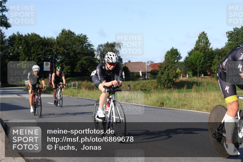 25.08.2024 - Elbe Triathlon Hamburg Fuchs,  Jonas http://msf.ph/oto/6869678 25.08.2024 09:32:54 Radfahren 274, 144, 146, 393, 382 meine-sportfotos.de