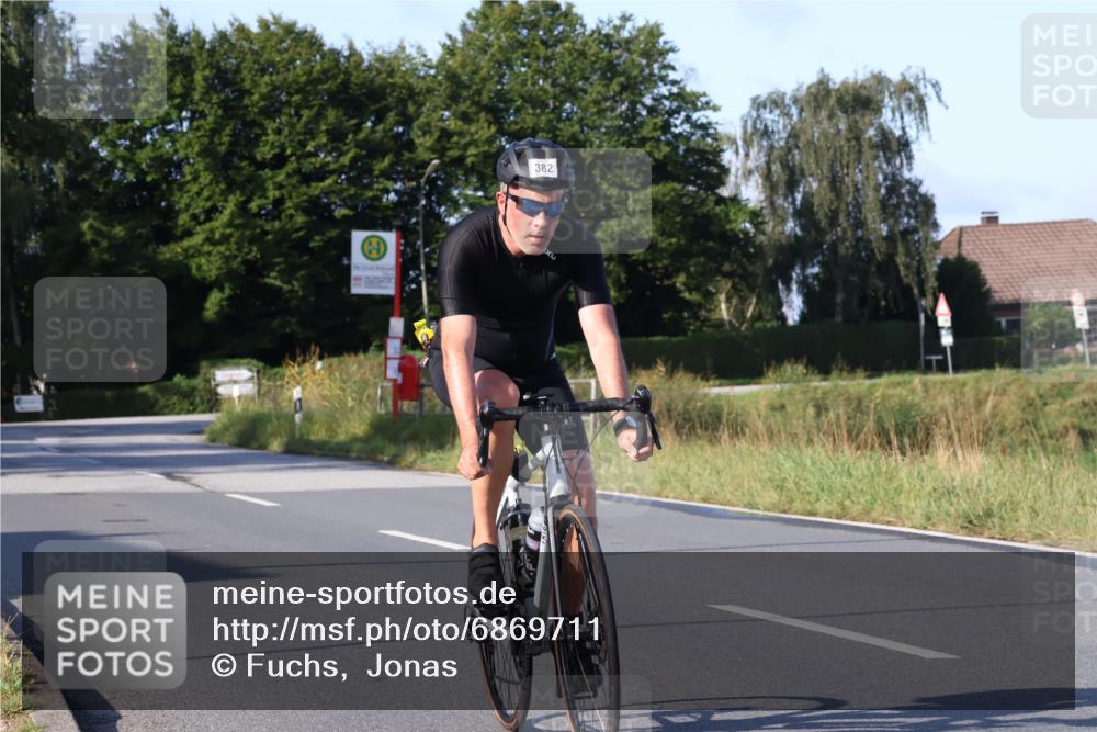 25.08.2024 - Elbe Triathlon Hamburg Fuchs,  Jonas http://msf.ph/oto/6869711 25.08.2024 09:33:00 Radfahren 144, 146, 393, 382 meine-sportfotos.de