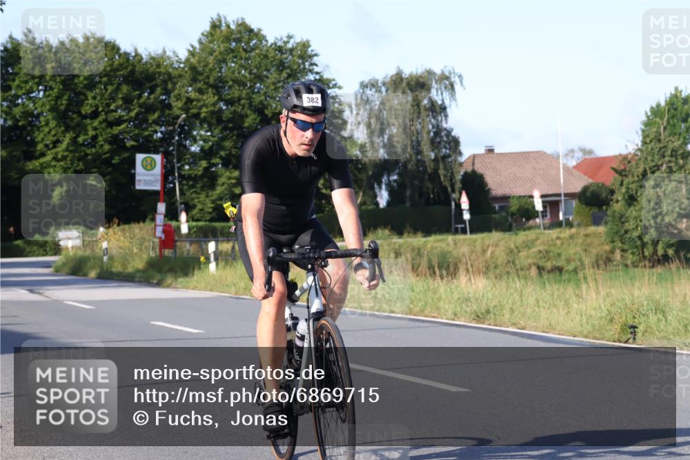 25.08.2024 - Elbe Triathlon Hamburg Fuchs,  Jonas http://msf.ph/oto/6869715 25.08.2024 09:33:00 Radfahren 144, 146, 393, 382 meine-sportfotos.de