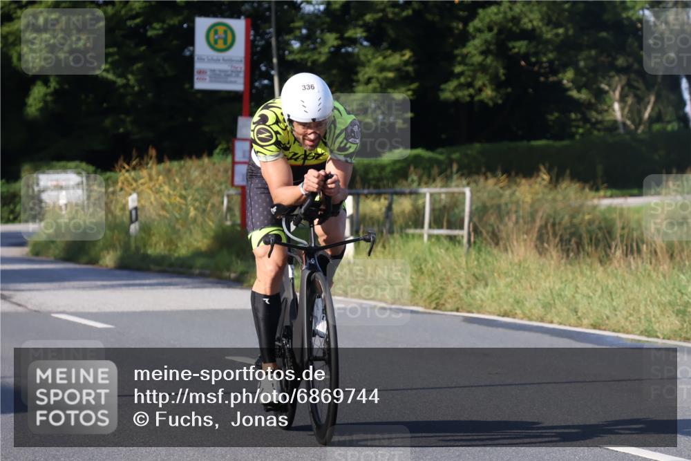 25.08.2024 - Elbe Triathlon Hamburg Fuchs,  Jonas http://msf.ph/oto/6869744 25.08.2024 09:33:07 Radfahren 336 meine-sportfotos.de