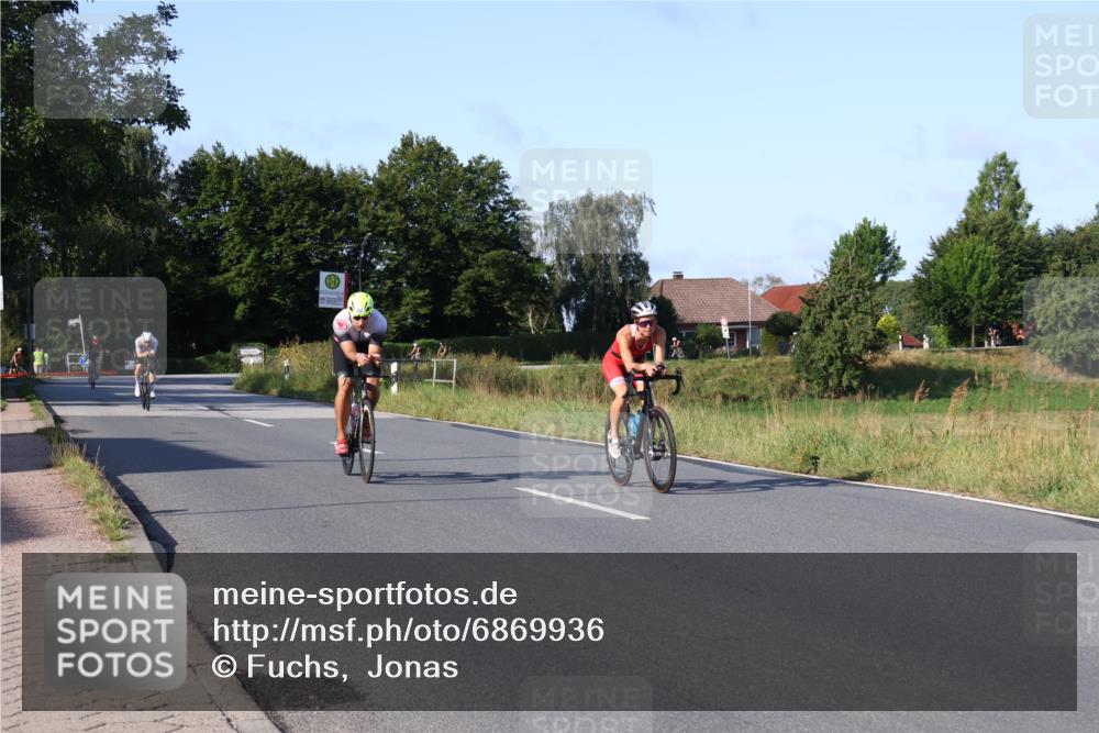 25.08.2024 - Elbe Triathlon Hamburg Fuchs,  Jonas http://msf.ph/oto/6869936 25.08.2024 09:33:32 Radfahren 108, 364, 486, 353, 323, 181 meine-sportfotos.de