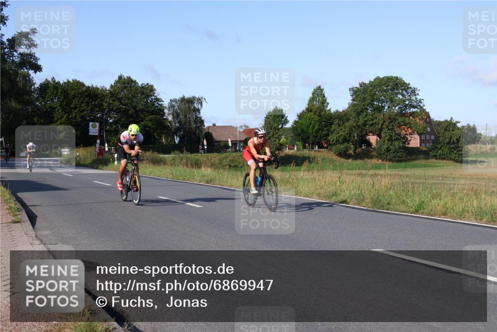 25.08.2024 - Elbe Triathlon Hamburg Fuchs,  Jonas http://msf.ph/oto/6869947 25.08.2024 09:33:32 Radfahren 108, 364, 486, 353, 323, 181 meine-sportfotos.de