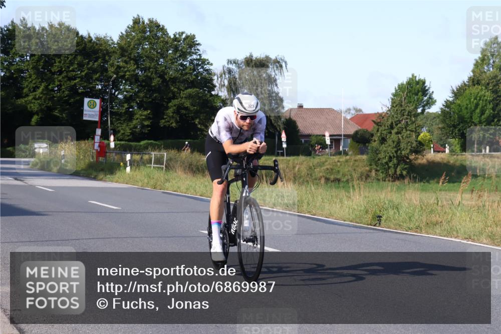 25.08.2024 - Elbe Triathlon Hamburg Fuchs,  Jonas http://msf.ph/oto/6869987 25.08.2024 09:33:35 Radfahren 486, 353, 323, 181, 316 meine-sportfotos.de