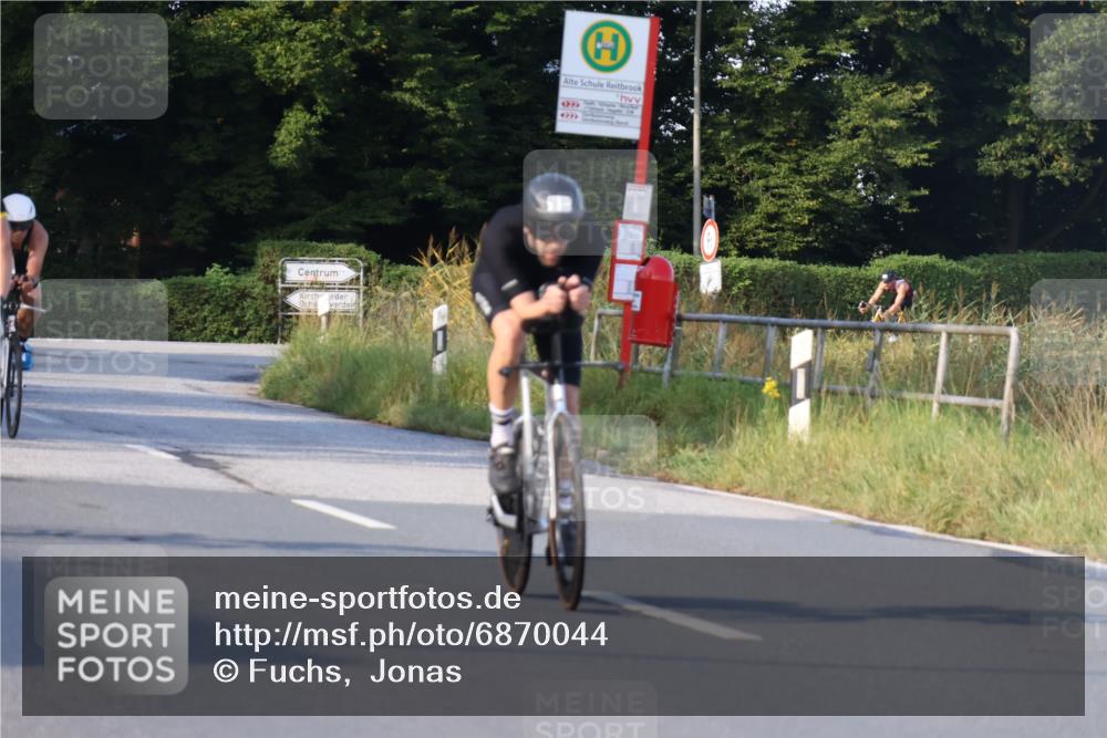 25.08.2024 - Elbe Triathlon Hamburg Fuchs,  Jonas http://msf.ph/oto/6870044 25.08.2024 09:33:40 Radfahren 323, 181, 316, 326, 156, 126, 228 meine-sportfotos.de