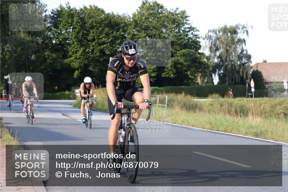 25.08.2024 - Elbe Triathlon Hamburg Fuchs,  Jonas http://msf.ph/oto/6870079 25.08.2024 09:33:42 Radfahren 181, 316, 326, 156, 126, 228, 352 meine-sportfotos.de