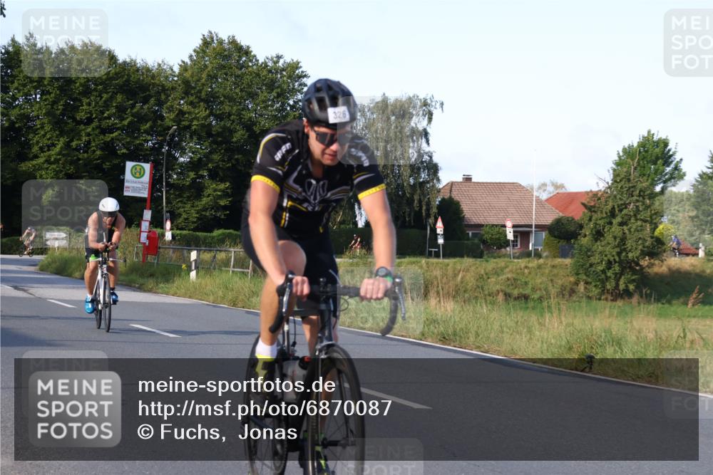 25.08.2024 - Elbe Triathlon Hamburg Fuchs,  Jonas http://msf.ph/oto/6870087 25.08.2024 09:33:42 Radfahren 181, 316, 326, 156, 126, 228, 352 meine-sportfotos.de