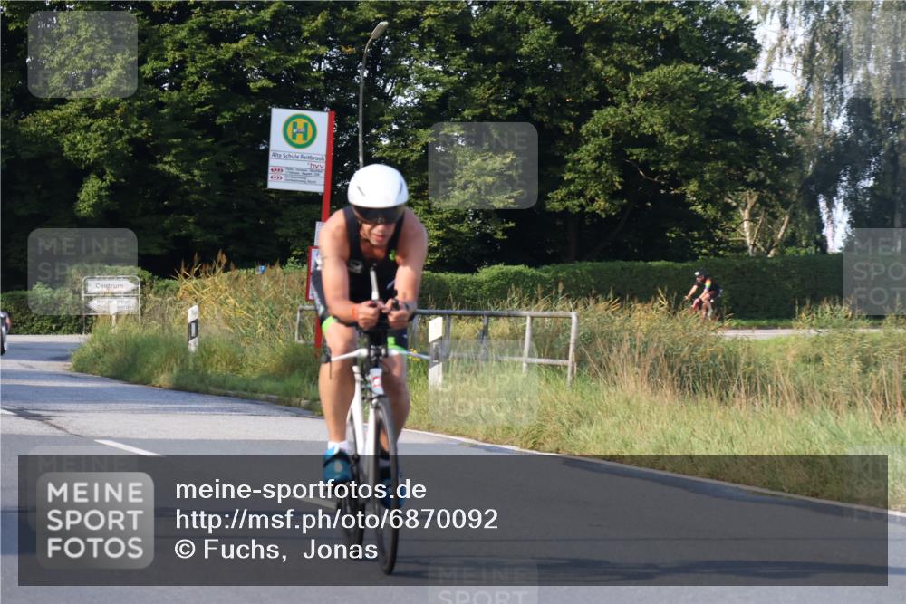 25.08.2024 - Elbe Triathlon Hamburg Fuchs,  Jonas http://msf.ph/oto/6870092 25.08.2024 09:33:43 Radfahren 181, 316, 326, 156, 126, 228, 352 meine-sportfotos.de