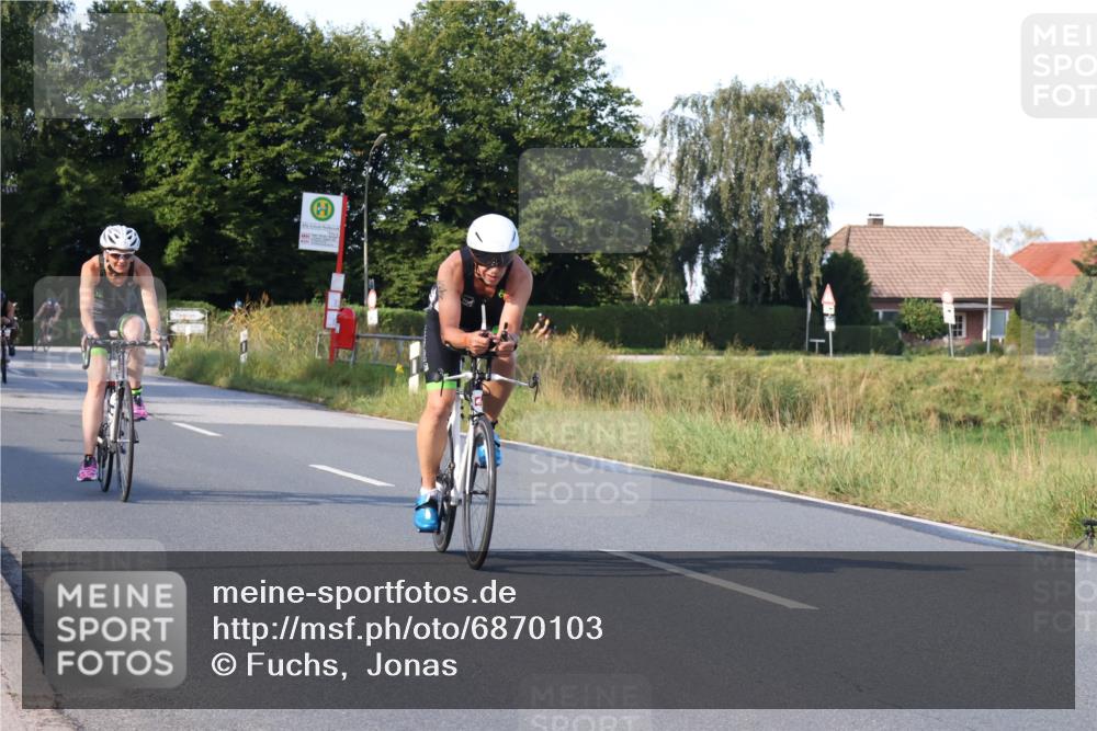 25.08.2024 - Elbe Triathlon Hamburg Fuchs,  Jonas http://msf.ph/oto/6870103 25.08.2024 09:33:43 Radfahren 181, 316, 326, 156, 126, 228, 352 meine-sportfotos.de