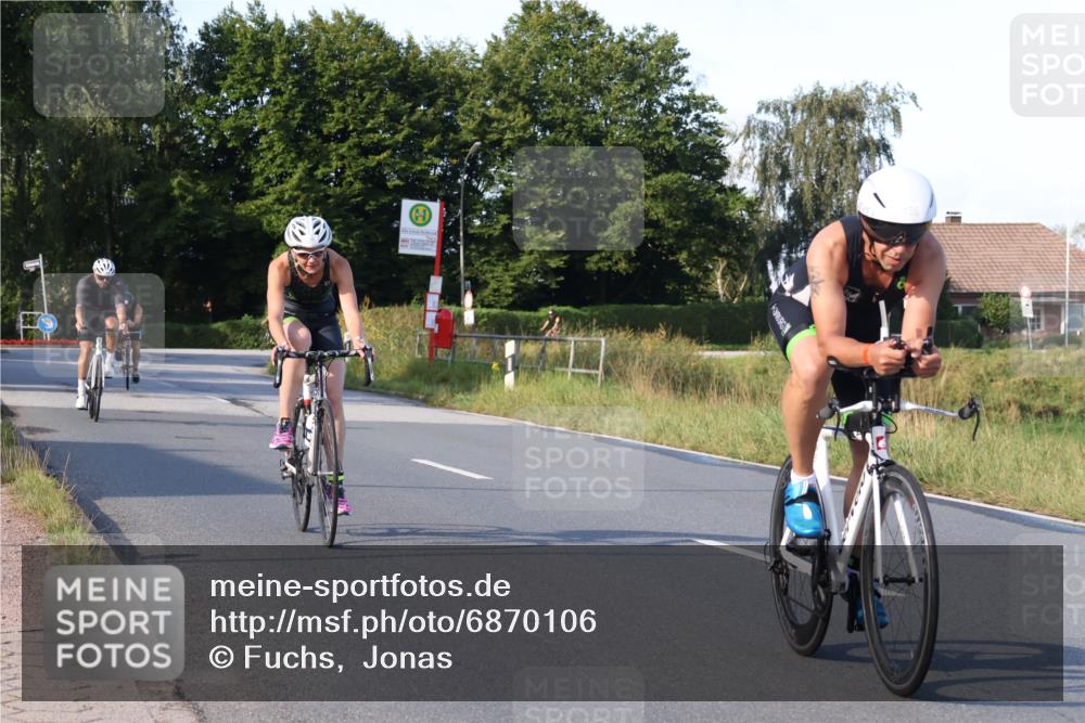 25.08.2024 - Elbe Triathlon Hamburg Fuchs,  Jonas http://msf.ph/oto/6870106 25.08.2024 09:33:44 Radfahren 181, 316, 326, 156, 126, 228, 352 meine-sportfotos.de