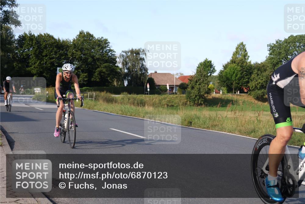 25.08.2024 - Elbe Triathlon Hamburg Fuchs,  Jonas http://msf.ph/oto/6870123 25.08.2024 09:33:44 Radfahren 181, 316, 326, 156, 126, 228, 352 meine-sportfotos.de
