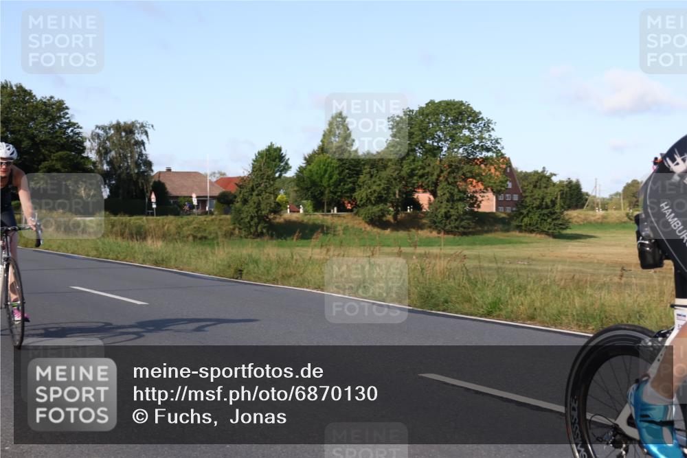 25.08.2024 - Elbe Triathlon Hamburg Fuchs,  Jonas http://msf.ph/oto/6870130 25.08.2024 09:33:44 Radfahren 181, 316, 326, 156, 126, 228, 352 meine-sportfotos.de