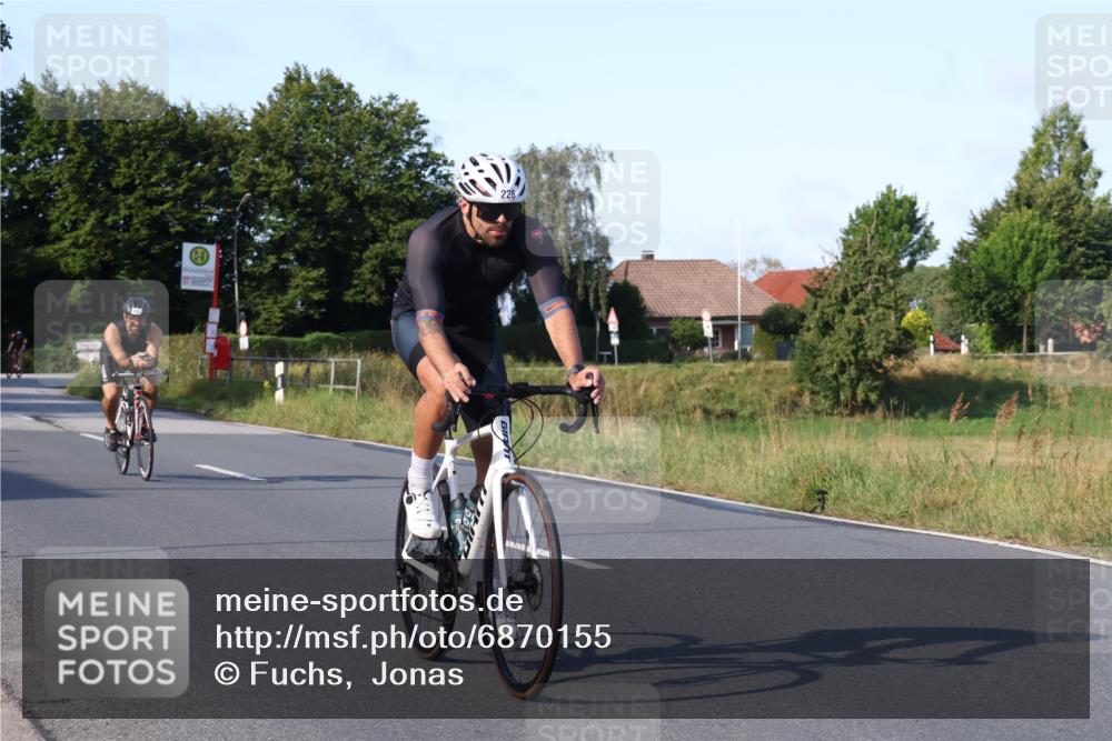 25.08.2024 - Elbe Triathlon Hamburg Fuchs,  Jonas http://msf.ph/oto/6870155 25.08.2024 09:33:46 Radfahren 316, 326, 156, 126, 228, 352, 1851, 234 meine-sportfotos.de