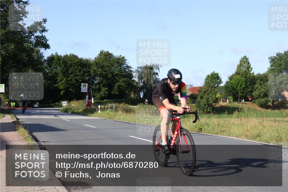 25.08.2024 - Elbe Triathlon Hamburg Fuchs,  Jonas http://msf.ph/oto/6870280 25.08.2024 09:33:54 Radfahren 1851, 234, 53, 256 meine-sportfotos.de