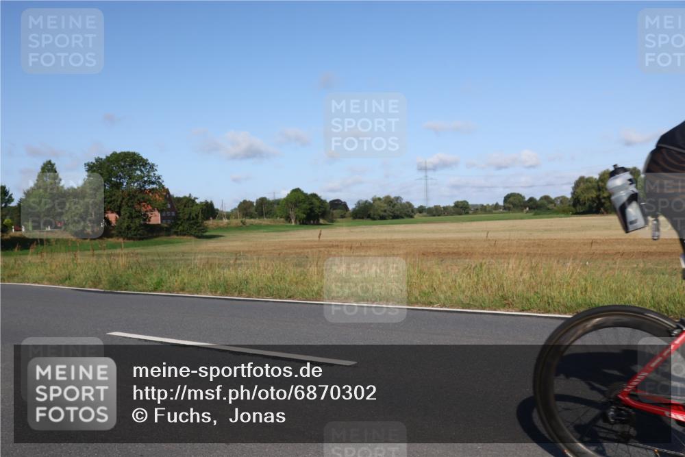 25.08.2024 - Elbe Triathlon Hamburg Fuchs,  Jonas http://msf.ph/oto/6870302 25.08.2024 09:33:54 Radfahren 1851, 234, 53, 256 meine-sportfotos.de