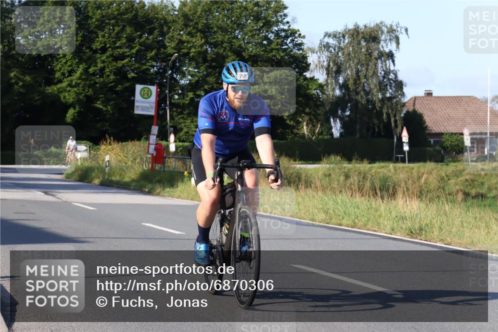 25.08.2024 - Elbe Triathlon Hamburg Fuchs,  Jonas http://msf.ph/oto/6870306 25.08.2024 09:33:57 Radfahren 1851, 234, 53, 256 meine-sportfotos.de