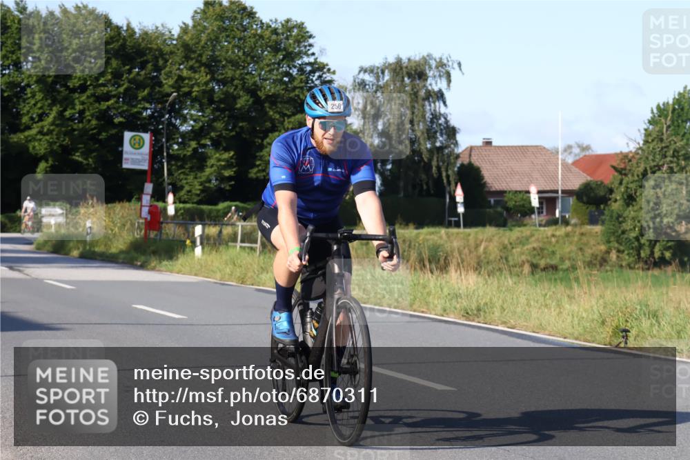 25.08.2024 - Elbe Triathlon Hamburg Fuchs,  Jonas http://msf.ph/oto/6870311 25.08.2024 09:33:57 Radfahren 1851, 234, 53, 256 meine-sportfotos.de