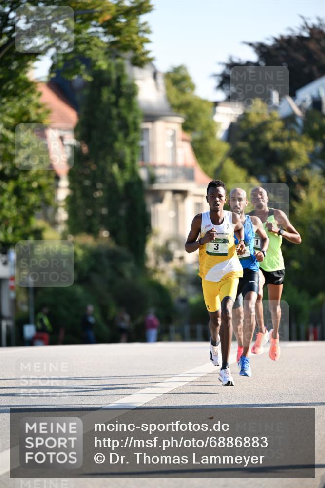 01.09.2024 - BARMER Alsterlauf Dr. Thomas Lammeyer http://msf.ph/oto/6886883 01.09.2024 09:16:22 Laufen 2, 3 meine-sportfotos.de