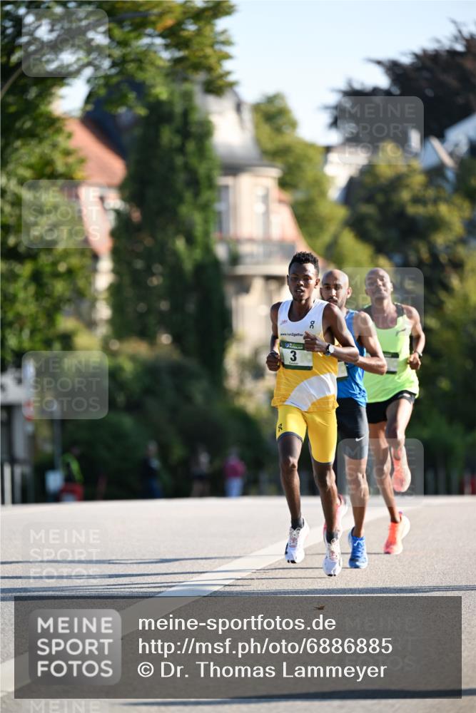01.09.2024 - BARMER Alsterlauf Dr. Thomas Lammeyer http://msf.ph/oto/6886885 01.09.2024 09:16:22 Laufen 2, 3 meine-sportfotos.de