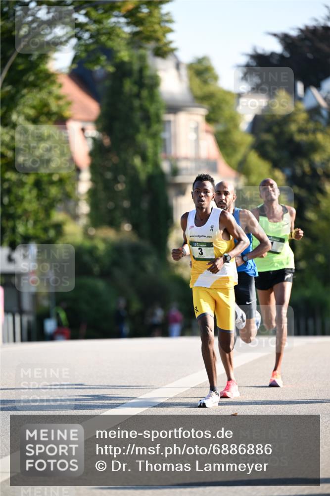 01.09.2024 - BARMER Alsterlauf Dr. Thomas Lammeyer http://msf.ph/oto/6886886 01.09.2024 09:16:22 Laufen 2 meine-sportfotos.de