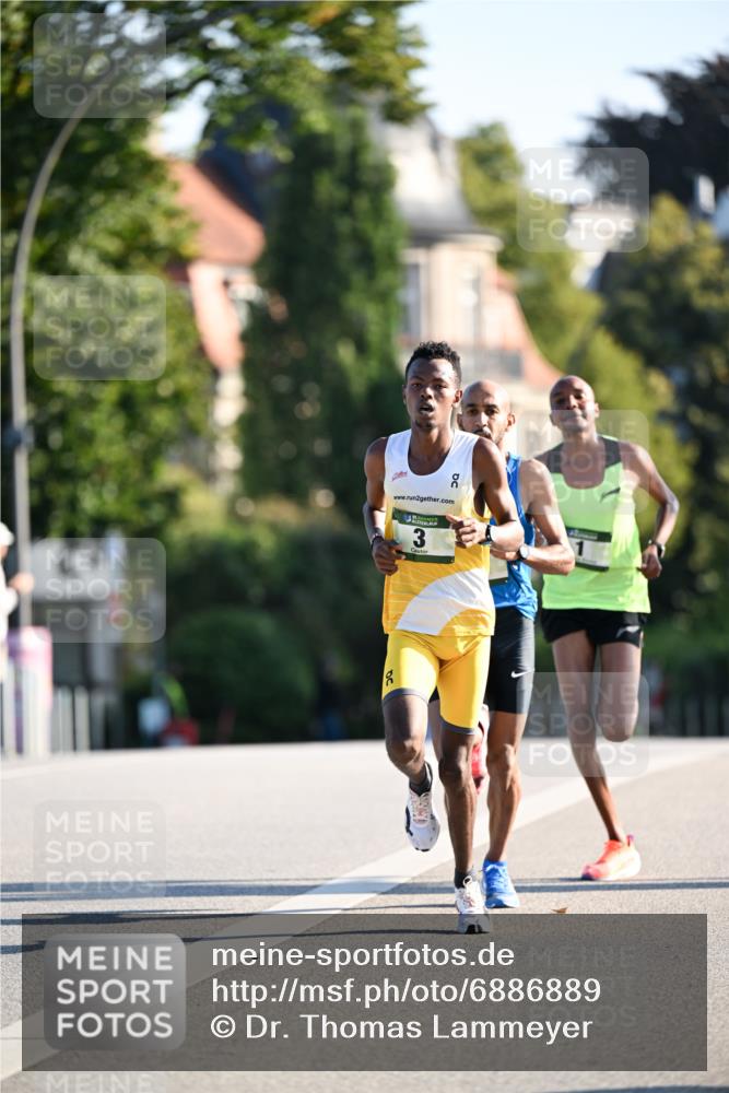 01.09.2024 - BARMER Alsterlauf Dr. Thomas Lammeyer http://msf.ph/oto/6886889 01.09.2024 09:16:23 Laufen 2, 3 meine-sportfotos.de