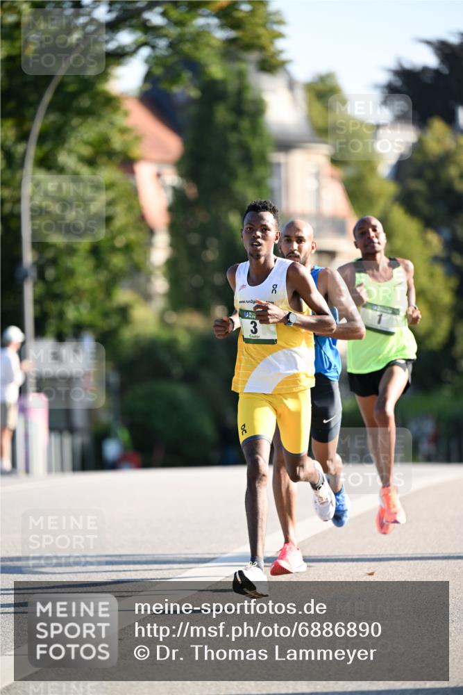 01.09.2024 - BARMER Alsterlauf Dr. Thomas Lammeyer http://msf.ph/oto/6886890 01.09.2024 09:16:23 Laufen 2, 3 meine-sportfotos.de