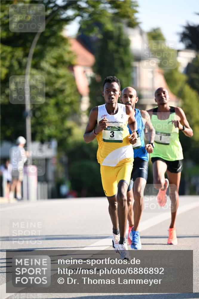 01.09.2024 - BARMER Alsterlauf Dr. Thomas Lammeyer http://msf.ph/oto/6886892 01.09.2024 09:16:23 Laufen 2, 35, 3, 1 meine-sportfotos.de