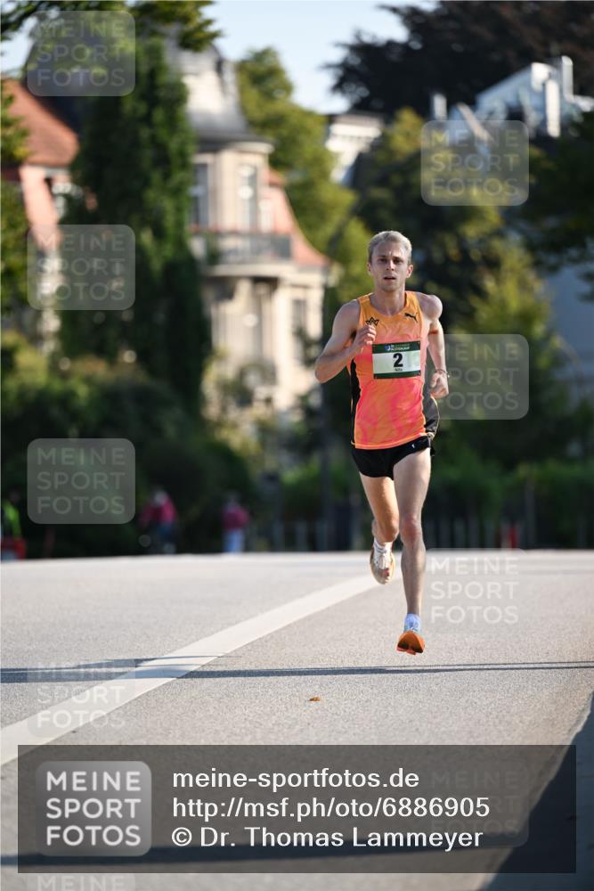 01.09.2024 - BARMER Alsterlauf Dr. Thomas Lammeyer http://msf.ph/oto/6886905 01.09.2024 09:16:41 Laufen  meine-sportfotos.de