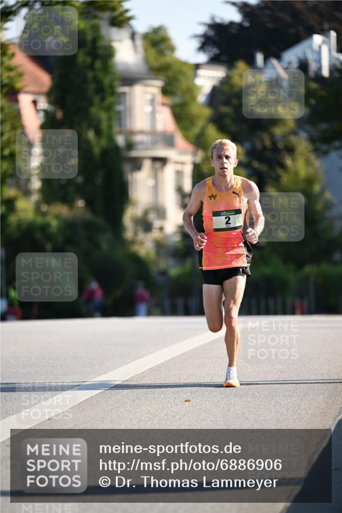 01.09.2024 - BARMER Alsterlauf Dr. Thomas Lammeyer http://msf.ph/oto/6886906 01.09.2024 09:16:41 Laufen  meine-sportfotos.de
