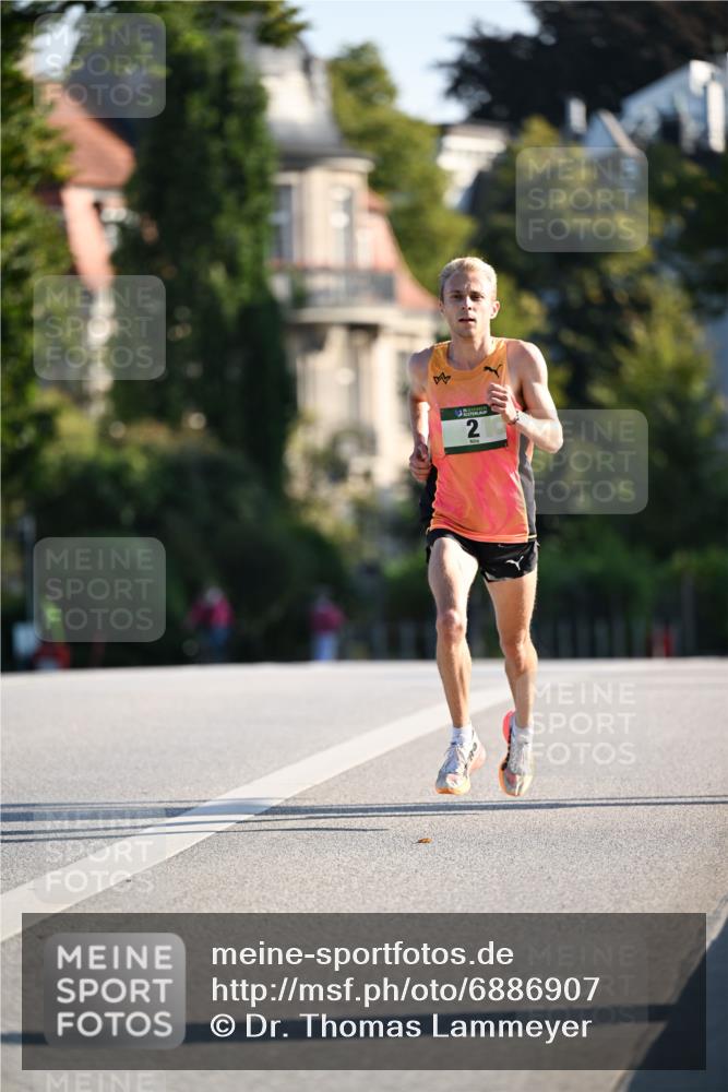01.09.2024 - BARMER Alsterlauf Dr. Thomas Lammeyer http://msf.ph/oto/6886907 01.09.2024 09:16:42 Laufen 2 meine-sportfotos.de