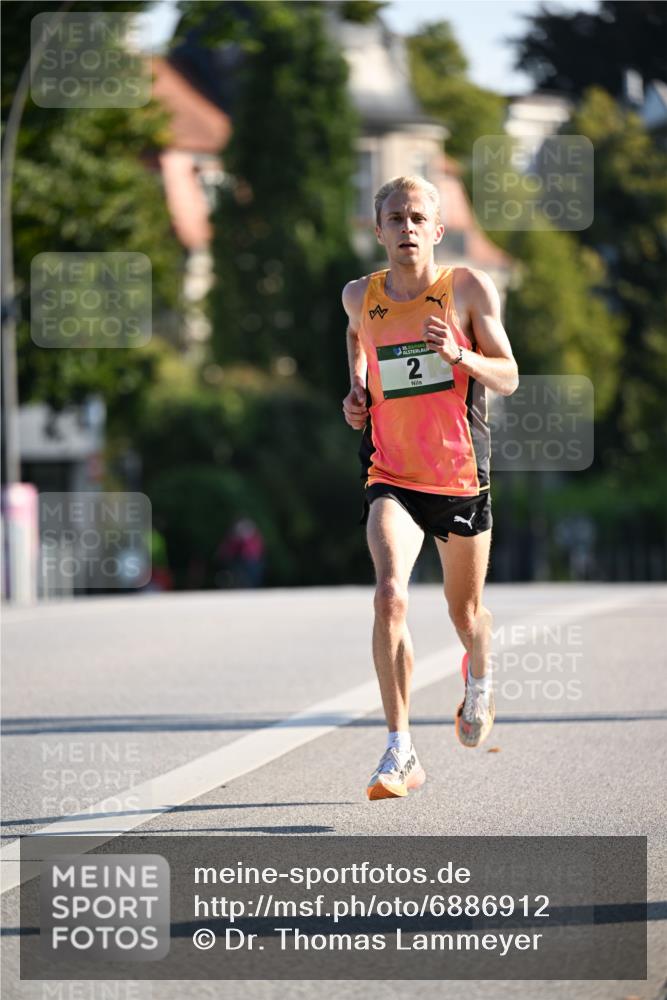 01.09.2024 - BARMER Alsterlauf Dr. Thomas Lammeyer http://msf.ph/oto/6886912 01.09.2024 09:16:42 Laufen 2 meine-sportfotos.de