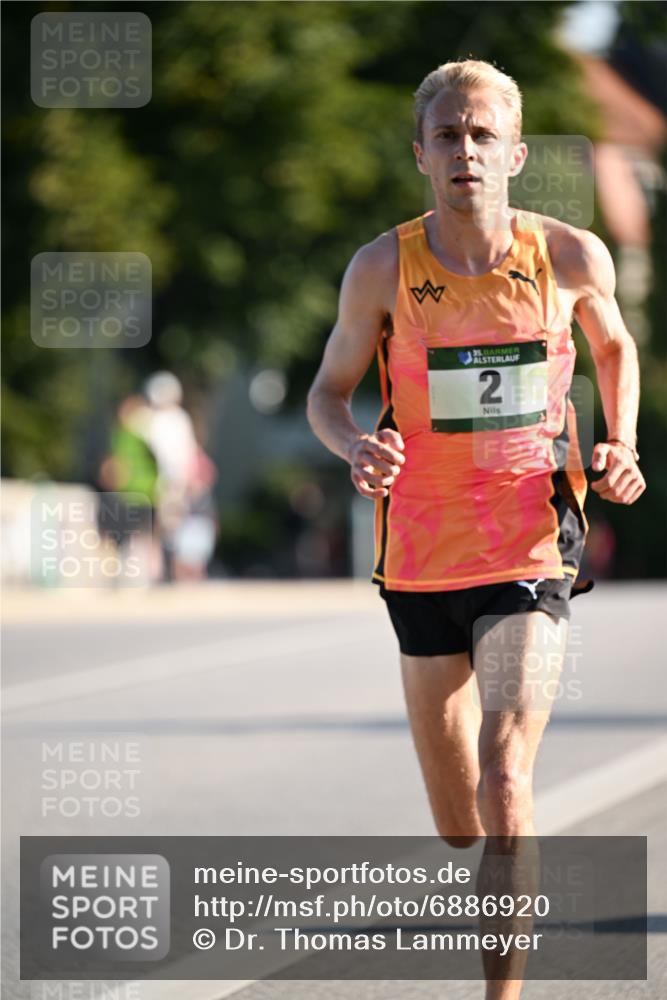 01.09.2024 - BARMER Alsterlauf Dr. Thomas Lammeyer http://msf.ph/oto/6886920 01.09.2024 09:16:43 Laufen 2 meine-sportfotos.de