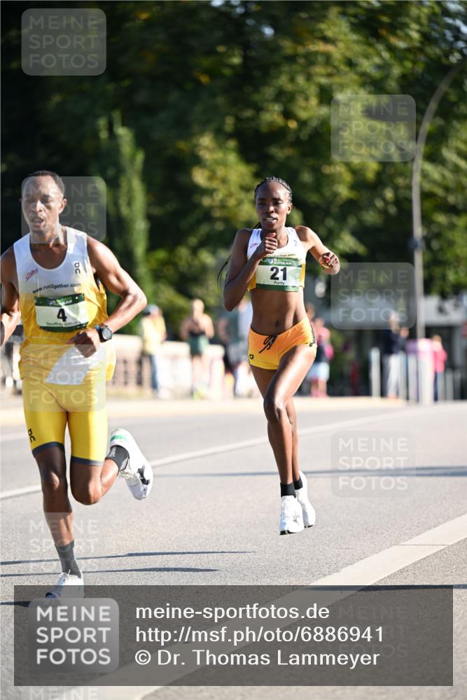 01.09.2024 - BARMER Alsterlauf Dr. Thomas Lammeyer http://msf.ph/oto/6886941 01.09.2024 09:17:21 Laufen 2, 21 meine-sportfotos.de