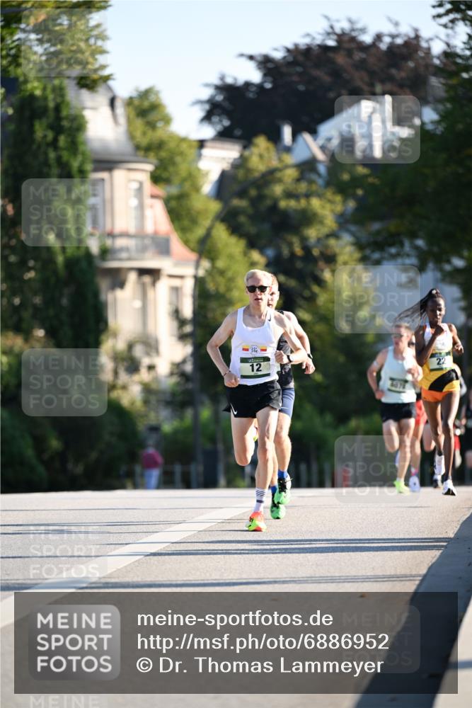 01.09.2024 - BARMER Alsterlauf Dr. Thomas Lammeyer http://msf.ph/oto/6886952 01.09.2024 09:17:37 Laufen 12, 6874, 22 meine-sportfotos.de