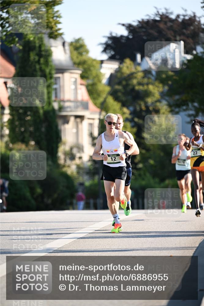 01.09.2024 - BARMER Alsterlauf Dr. Thomas Lammeyer http://msf.ph/oto/6886955 01.09.2024 09:17:37 Laufen 12, 3676, 22 meine-sportfotos.de