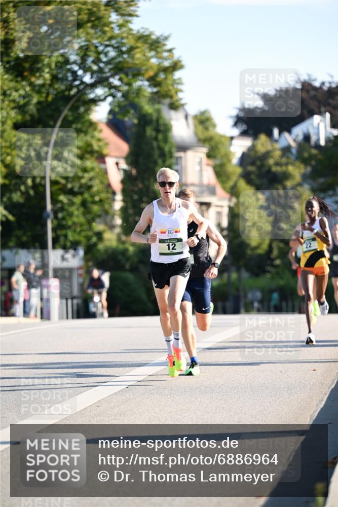 01.09.2024 - BARMER Alsterlauf Dr. Thomas Lammeyer http://msf.ph/oto/6886964 01.09.2024 09:17:39 Laufen 51, 12 meine-sportfotos.de