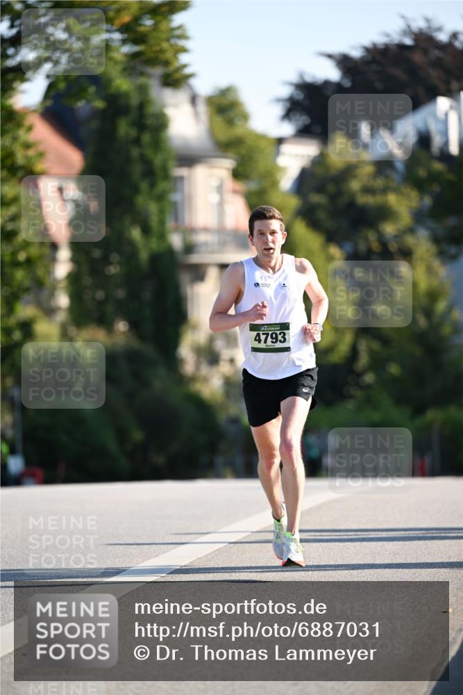 01.09.2024 - BARMER Alsterlauf Dr. Thomas Lammeyer http://msf.ph/oto/6887031 01.09.2024 09:18:05 Laufen 4793 meine-sportfotos.de