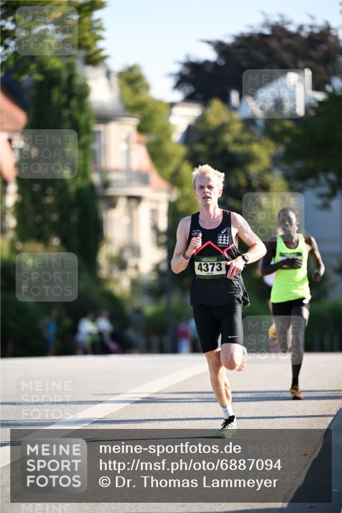 01.09.2024 - BARMER Alsterlauf Dr. Thomas Lammeyer http://msf.ph/oto/6887094 01.09.2024 09:18:22 Laufen 4373 meine-sportfotos.de