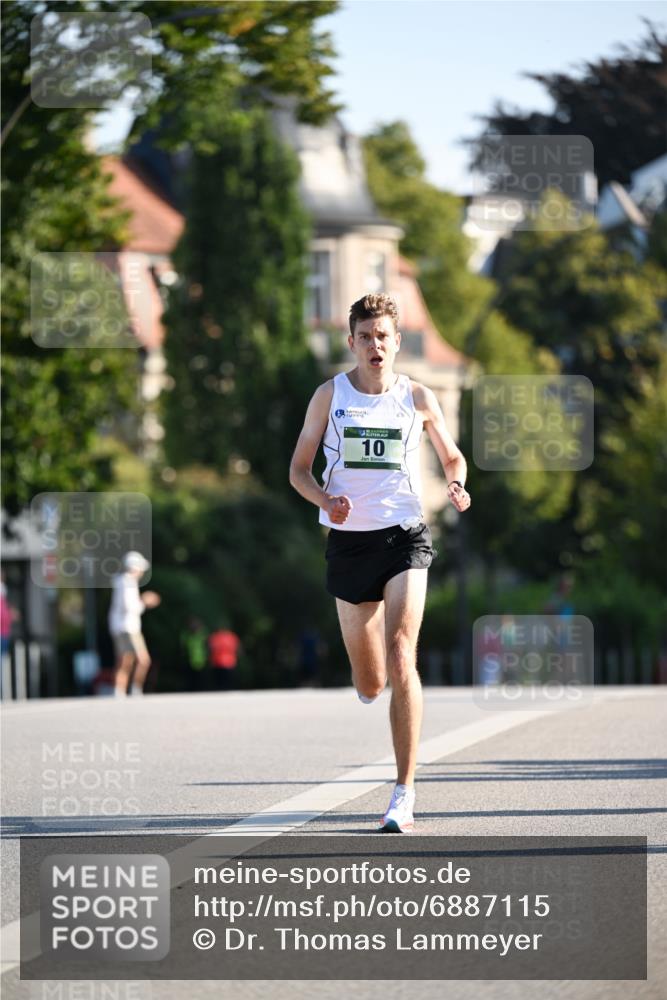 01.09.2024 - BARMER Alsterlauf Dr. Thomas Lammeyer http://msf.ph/oto/6887115 01.09.2024 09:18:27 Laufen 10 meine-sportfotos.de