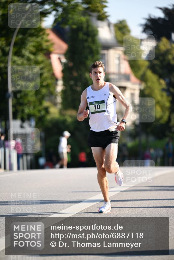 01.09.2024 - BARMER Alsterlauf Dr. Thomas Lammeyer http://msf.ph/oto/6887118 01.09.2024 09:18:27 Laufen 10 meine-sportfotos.de