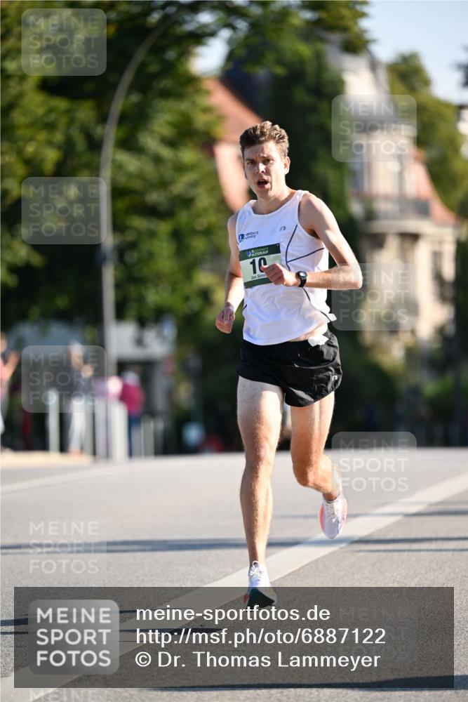 01.09.2024 - BARMER Alsterlauf Dr. Thomas Lammeyer http://msf.ph/oto/6887122 01.09.2024 09:18:28 Laufen 10 meine-sportfotos.de