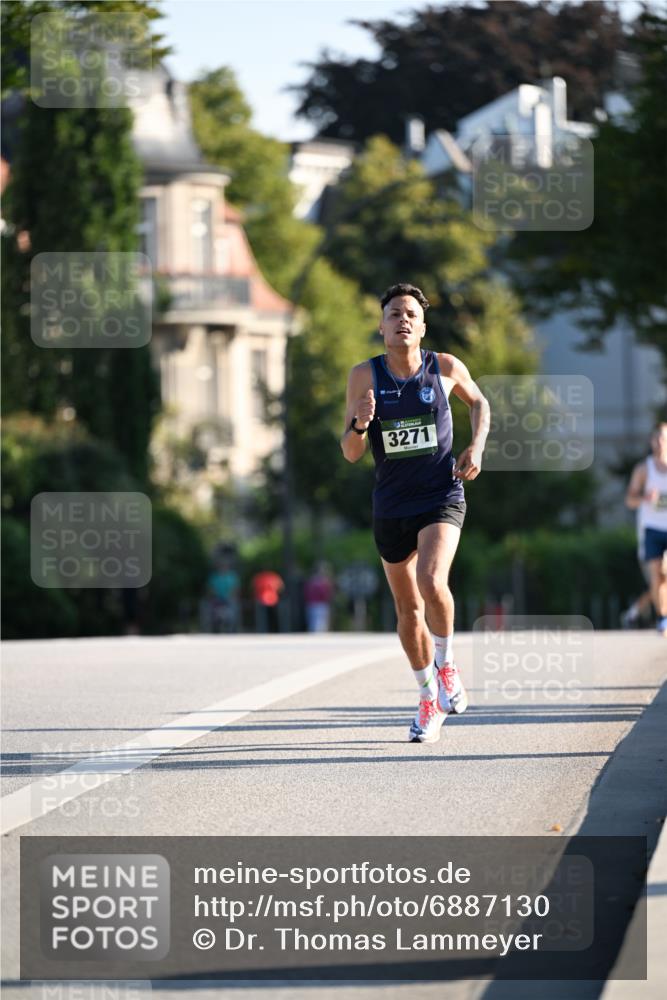 01.09.2024 - BARMER Alsterlauf Dr. Thomas Lammeyer http://msf.ph/oto/6887130 01.09.2024 09:18:33 Laufen 3271 meine-sportfotos.de